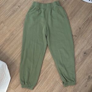 American Eagle embroidered flower sweatpants